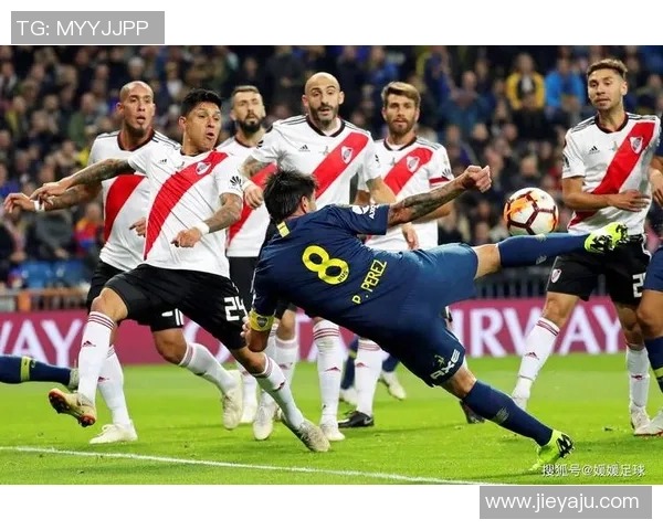 曼塔海豚与麦德林国民的精彩对决揭示足球战术与团队精神的较量